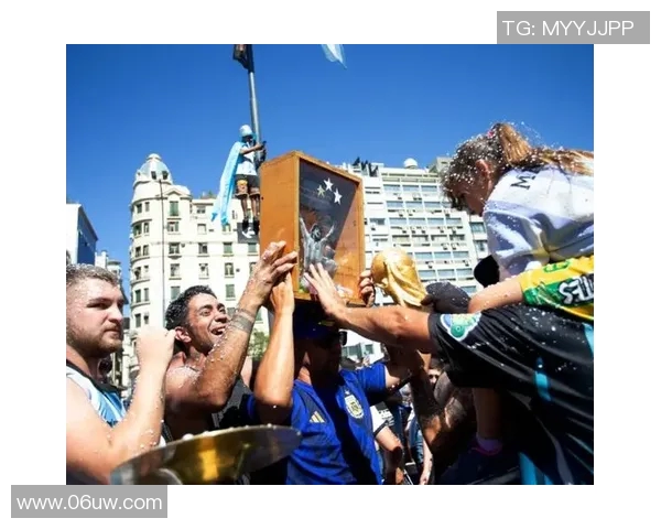 足球巨星疯狂庆祝瞬间合集：热血、激情与奇迹的赛场时刻